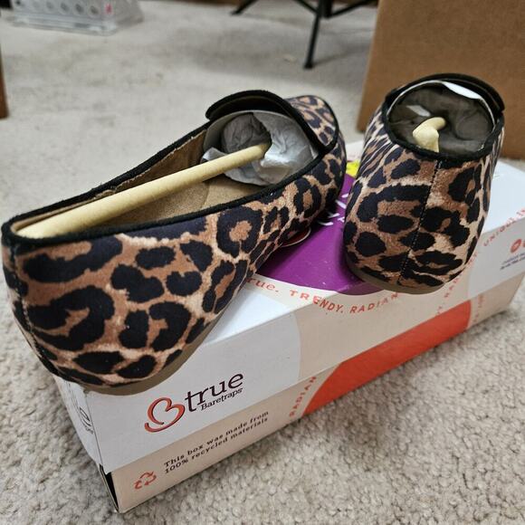True Barefoot Leopard Pointed Toe Flats Ramelle Size 6 NWB - Picture 4 of 12